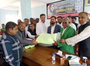 গোপালগঞ্জে শীতার্তরা পেয়েছে প্রধানমন্ত্রীর উপহারের ২০ হাজার কম্বল