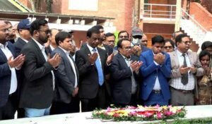 বঙ্গবন্ধুর সমাধিতে সড়ক ও জনপথ অধিদপ্তরের প্রধান প্রকৌশলীর শ্রদ্ধা